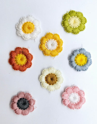 Flores bordadas decorativas